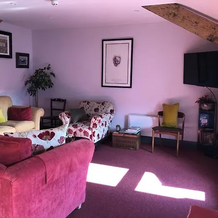 Lady Charlotte's Loft * Schull