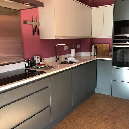 Lady Charlotte's Loft * Schull