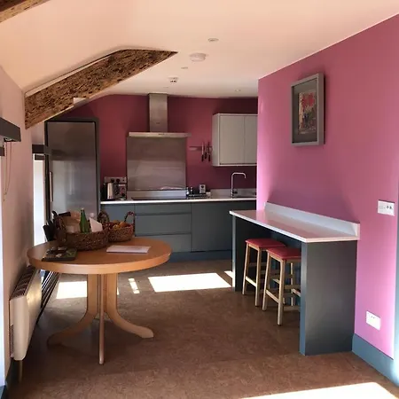 Lady Charlotte's Loft בית נופש *