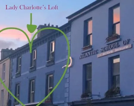 Lady Charlotte's Loft בית נופש *