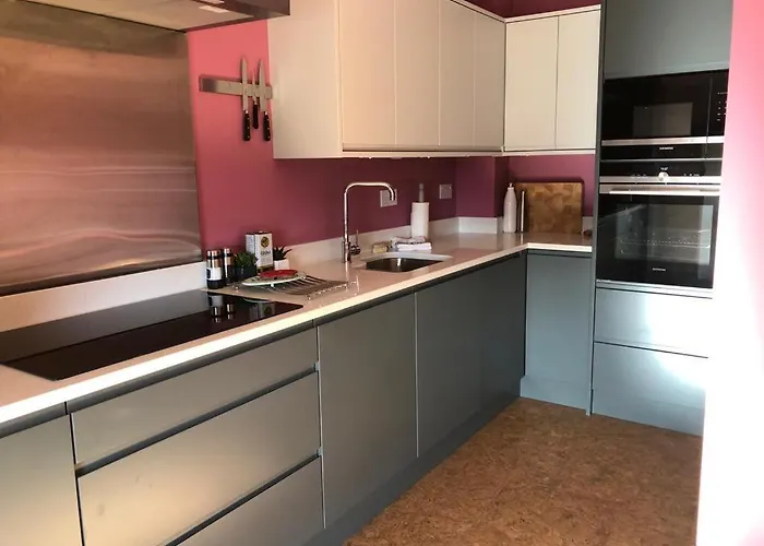 Lady Charlotte's Loft * Schull